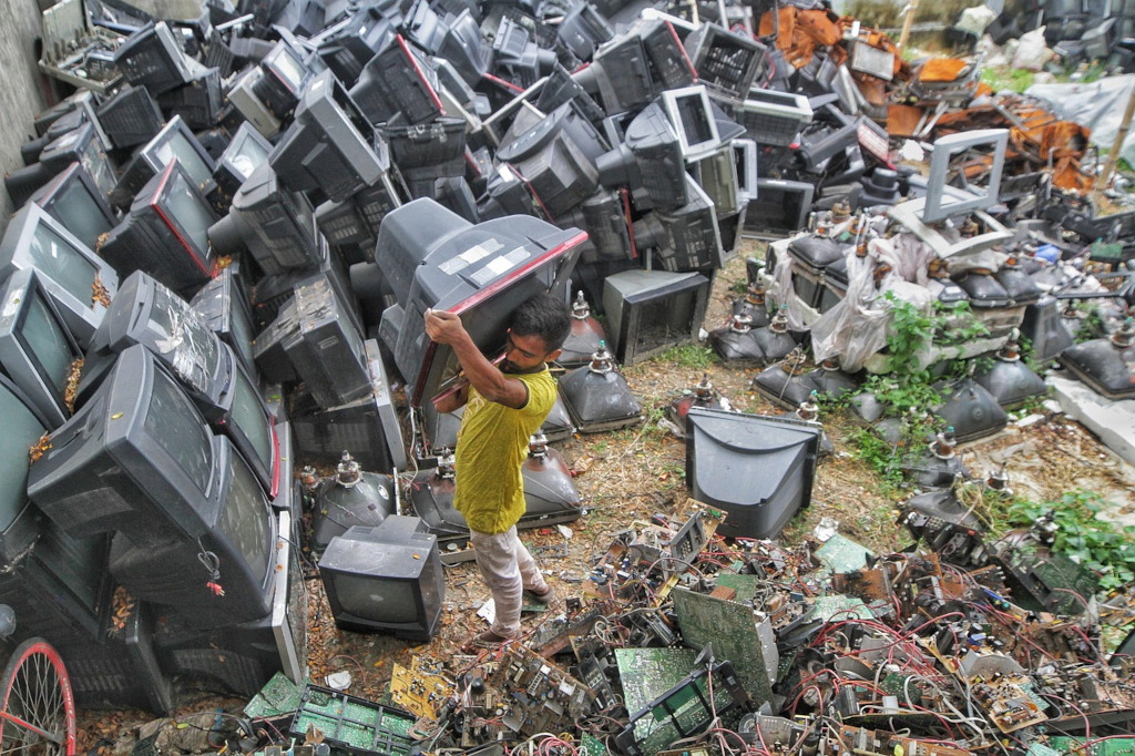 E-waste environmental cost